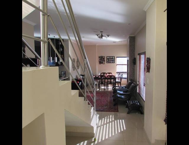 3 BEDROOM HOUSE FOR SALE IN ROOIHUISKRAAL NORTH